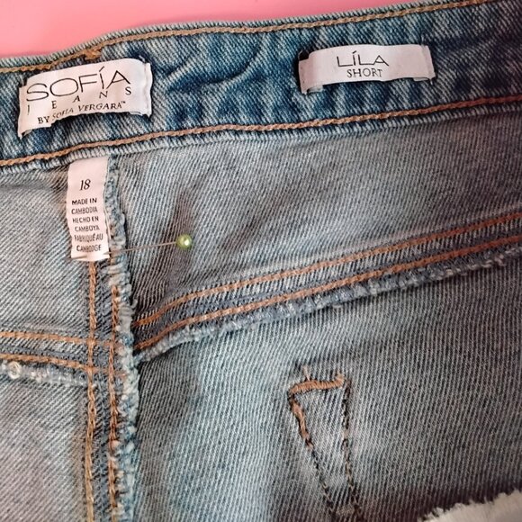 Sofia Women's Size 18 Light Wash Lila Style Denim Shorts - Picture 4 of 4